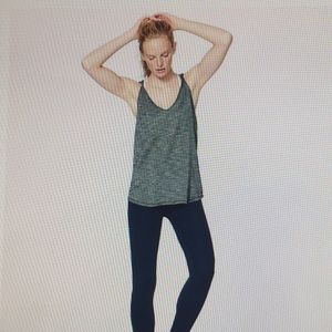 Lululemon Do the Twist tank top workout shirt